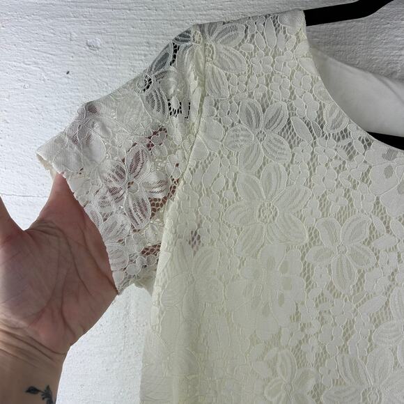 Tommy Hilfiger White Lace Short Sleeve Blouse Gold Zipper Detail (M) - Picture 5 of 8
